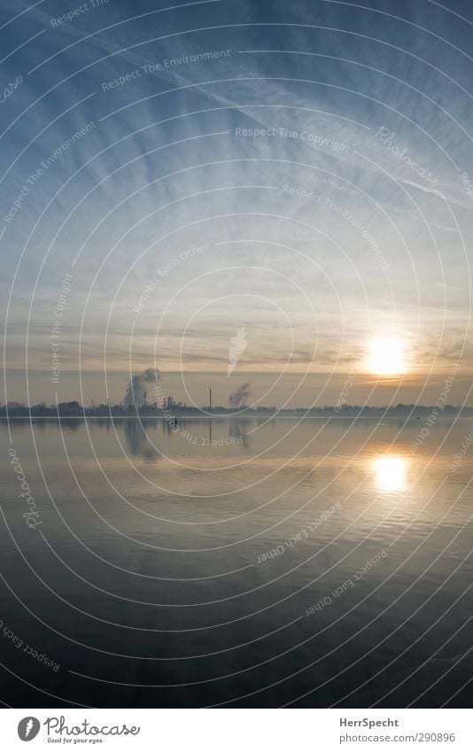 Sonnenaufgang am Lago Inferiore Industrie Natur Landschaft Schönes Wetter Seeufer Schornstein blau Stimmung ruhig Morgendämmerung Industrieanlage Abgas Horizont