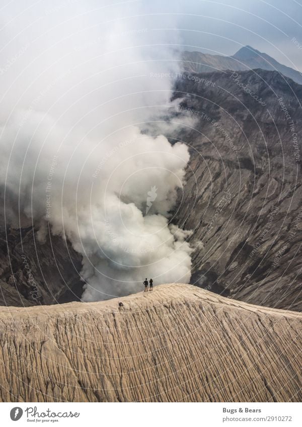 Rauchschwaden Paar Partner 2 Mensch Umwelt Natur Landschaft Urelemente Feuer Klima Berge u. Gebirge Gipfel Vulkan Bromo Abenteuer einzigartig entdecken