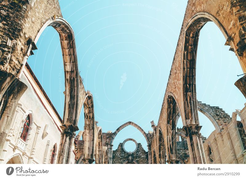 Das Kloster Unserer Lieben Frau vom Berg Karmel (Convento da Ordem do Carmo) ist eine gotische römisch-katholische Kirche, die 1393 in Lissabon, Stadt Portugal, gebaut wurde.