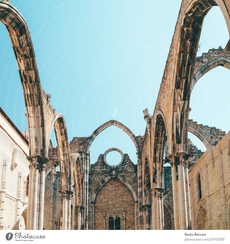 Das Kloster Unserer Lieben Frau vom Berg Karmel (Convento da Ordem do Carmo) ist eine gotische römisch-katholische Kirche, die 1393 in Lissabon, Stadt Portugal, gebaut wurde.