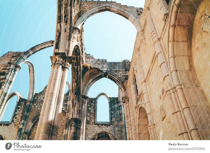 Das Kloster Unserer Lieben Frau vom Berg Karmel (Convento da Ordem do Carmo) ist eine gotische römisch-katholische Kirche, die 1393 in Lissabon, Stadt Portugal, gebaut wurde.