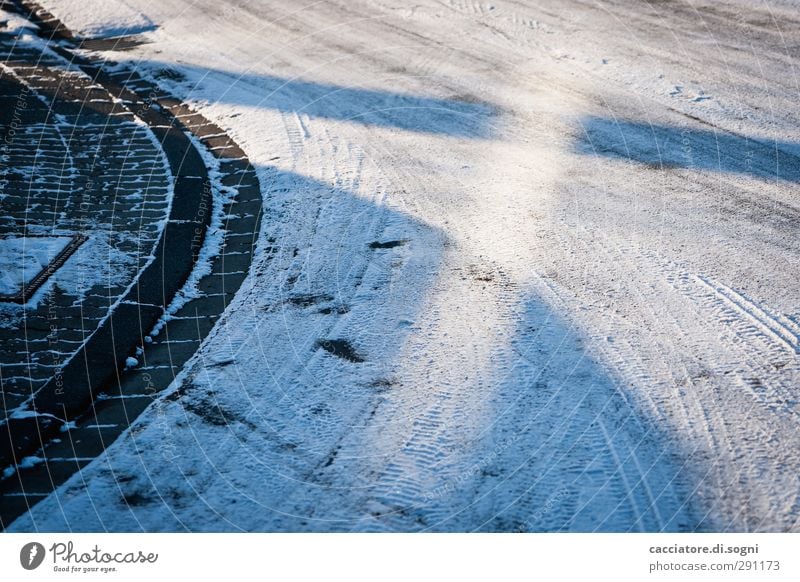 street Winter Schnee Menschenleer Straße Wege & Pfade außergewöhnlich Coolness kalt blau bescheiden Neugier Langeweile träumen bizarr Endzeitstimmung Erwartung