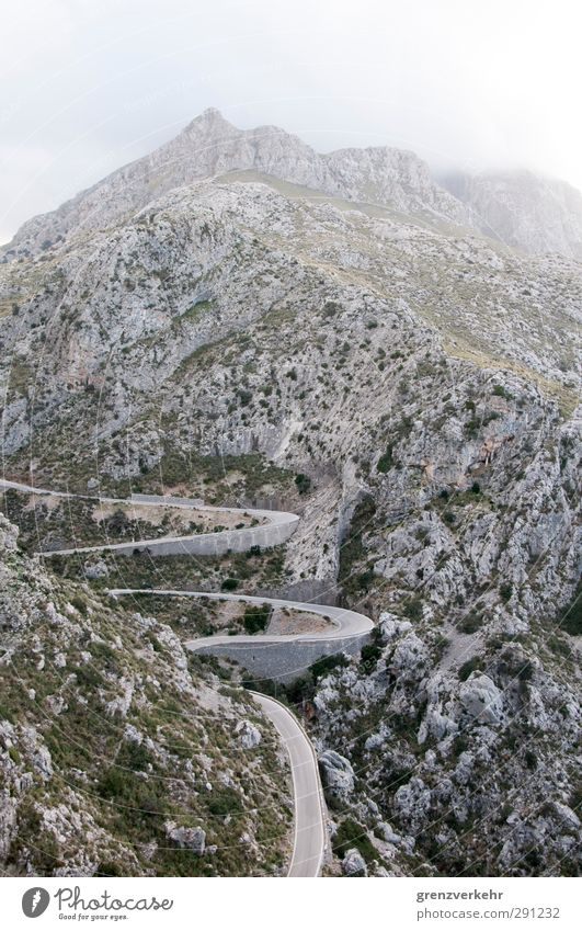 Kurvenreich Berge u. Gebirge Verkehrswege Straße Einsamkeit Serpentinen schlangenförmig Schlangenlinie Zickzack Berghang Serpentinenstraße Sa Calobra Mallorca