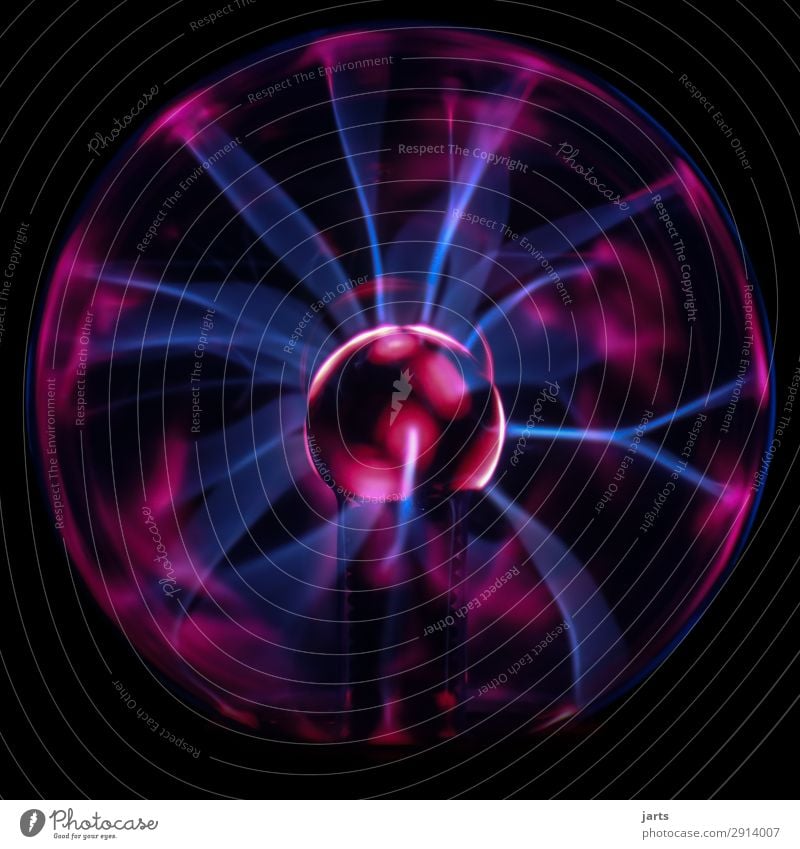 plasmalampe III Technik & Technologie Wissenschaften Fortschritt Zukunft High-Tech Glas berühren heiß stark Energie Plasmaglobus Blitzkugel Blitze Farbfoto