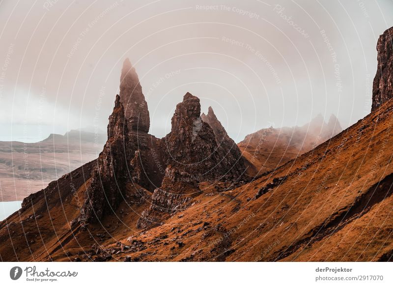 Old Man of Storr im Nebel auf Isle of Skye X Ausflug Tourismus Abenteuer Ferien & Urlaub & Reisen Berge u. Gebirge wandern Umwelt Ferne Natur Freiheit Nordsee