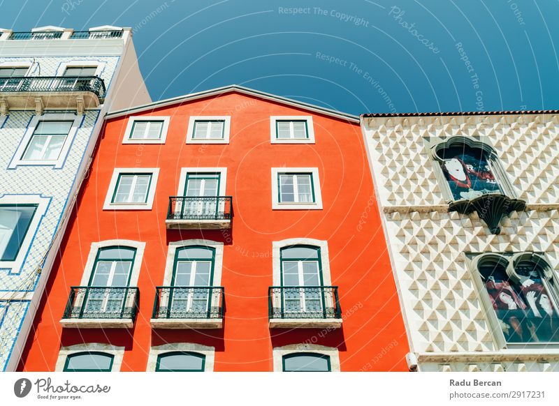 Bunte Mehrfamilienhausfassade in Lissabon, Portugal heimwärts Haus Stadt Stadtzentrum Stil klassisch Ferien & Urlaub & Reisen Großstadt Konsistenz Architektur