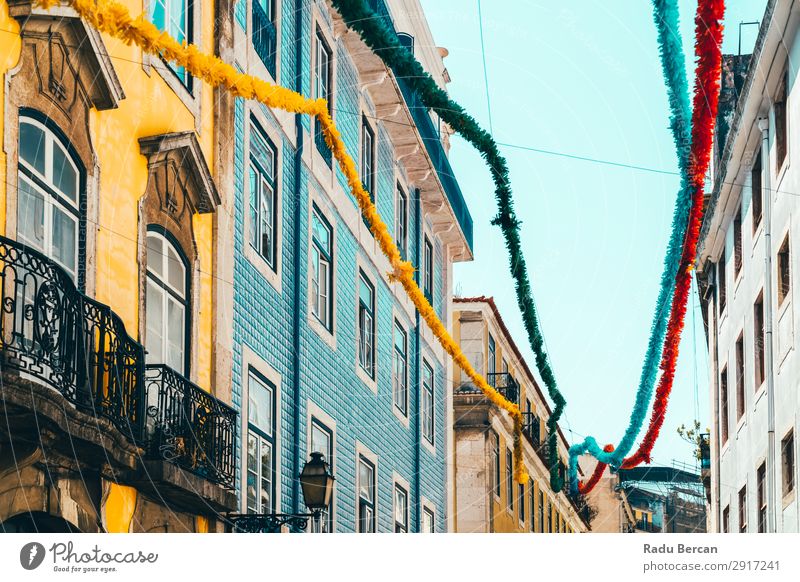 Bunte Mehrfamilienhausfassade in Lissabon, Portugal heimwärts Haus Stadt Stadtzentrum Stil klassisch Ferien & Urlaub & Reisen Großstadt Konsistenz Architektur