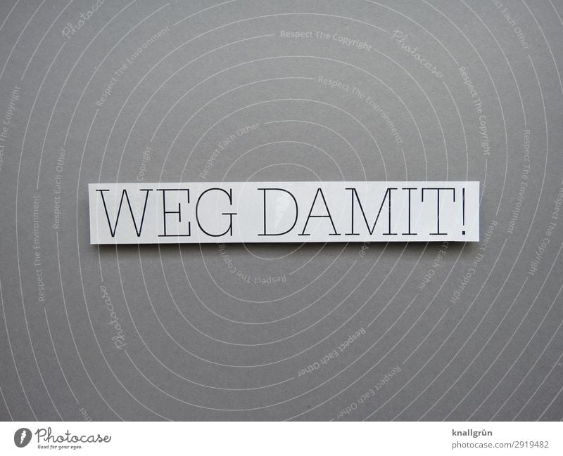 Weg damit! überflüssig weg damit entfernen zuviel Buchstaben Wort Satz Schriftzeichen Typographie Text Lateinisches Alphabet Letter Sprache Kommunikation