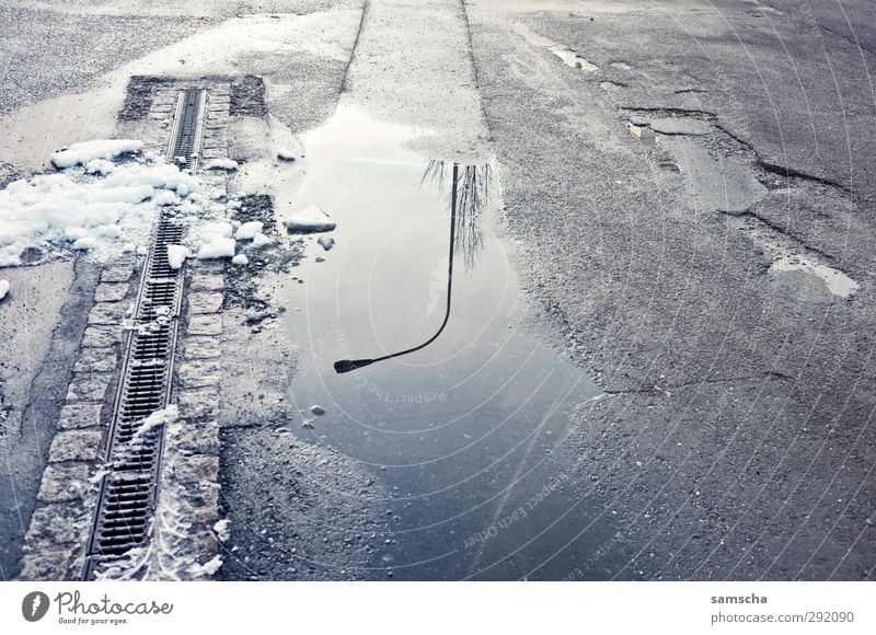 spieglein spieglein... Umwelt Wasser Winter Schnee Stadt Verkehrswege Straße Straßenkreuzung Wege & Pfade Flüssigkeit kalt nass Reflexion & Spiegelung