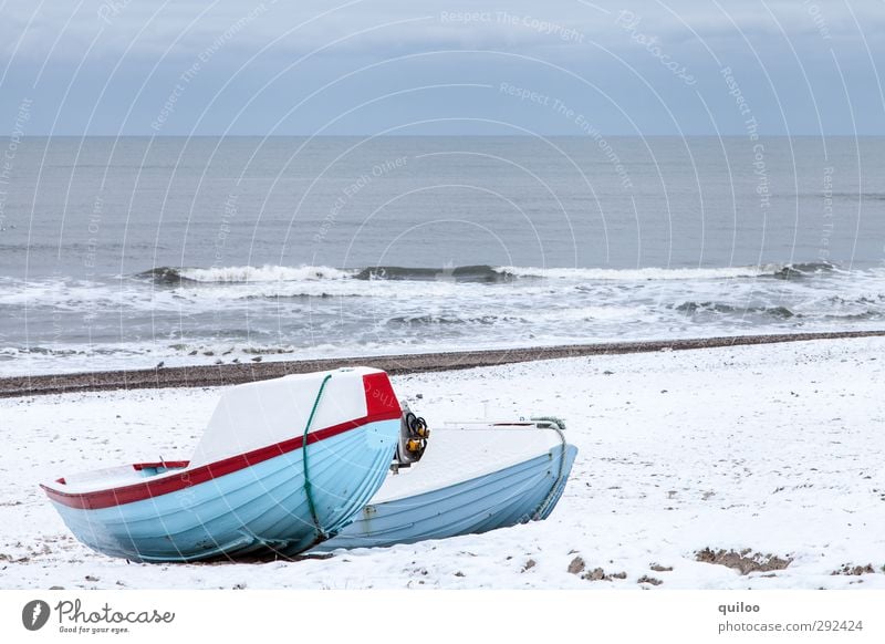 Winterschlaf II Ferien & Urlaub & Reisen Strand Meer Wellen Wassersport Landschaft Himmel Küste Nordsee Schifffahrt Fischerboot Sportboot Motorboot blau grau