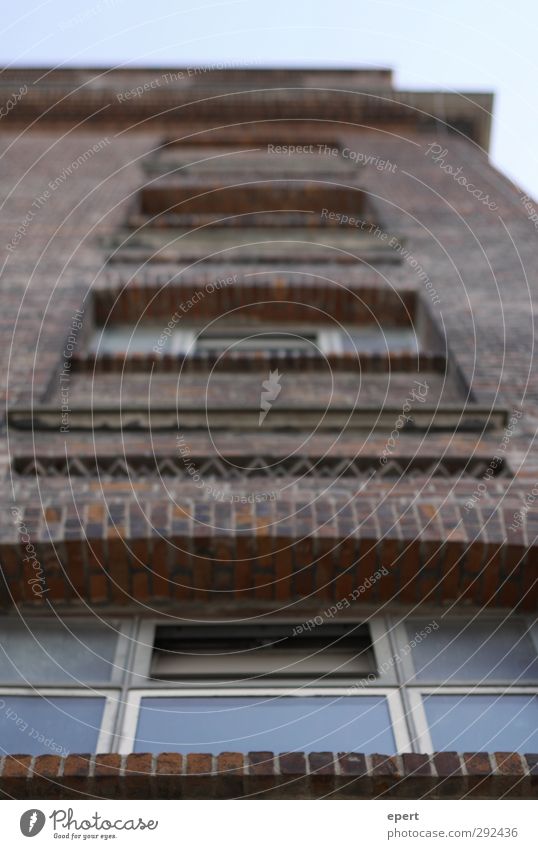 Backstein Fabrik Architektur Mauer Wand Fassade Stein Glas alt fest hoch Stadt Wandel & Veränderung Gedeckte Farben Außenaufnahme Menschenleer Tag