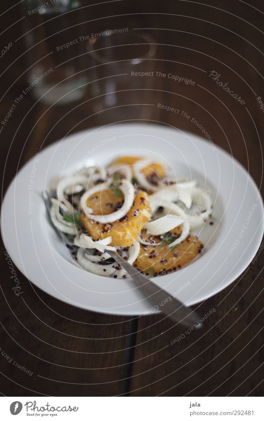 Orangen - Fenchelsalat mit Quinoa Lebensmittel Gemüse Salat Salatbeilage Ernährung Mittagessen Bioprodukte Vegetarische Ernährung Diät Geschirr Teller Glas