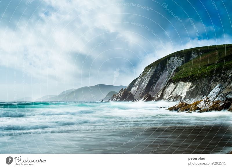 Steilküste Natur Landschaft Wasser Wolken Strand Bucht Meer frei blau grün Ferne Küste Wellen Wellengang Steilwand Farbfoto mehrfarbig Außenaufnahme