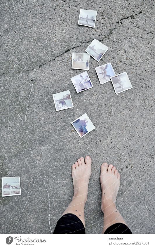 1600 fotos Frau Beine Füße Zehen Barfuß nackt Straße Asphalt Fotografie analog altmodisch retro Erinnerung Trauer Nostalgie Vergangenheit Vergänglichkeit