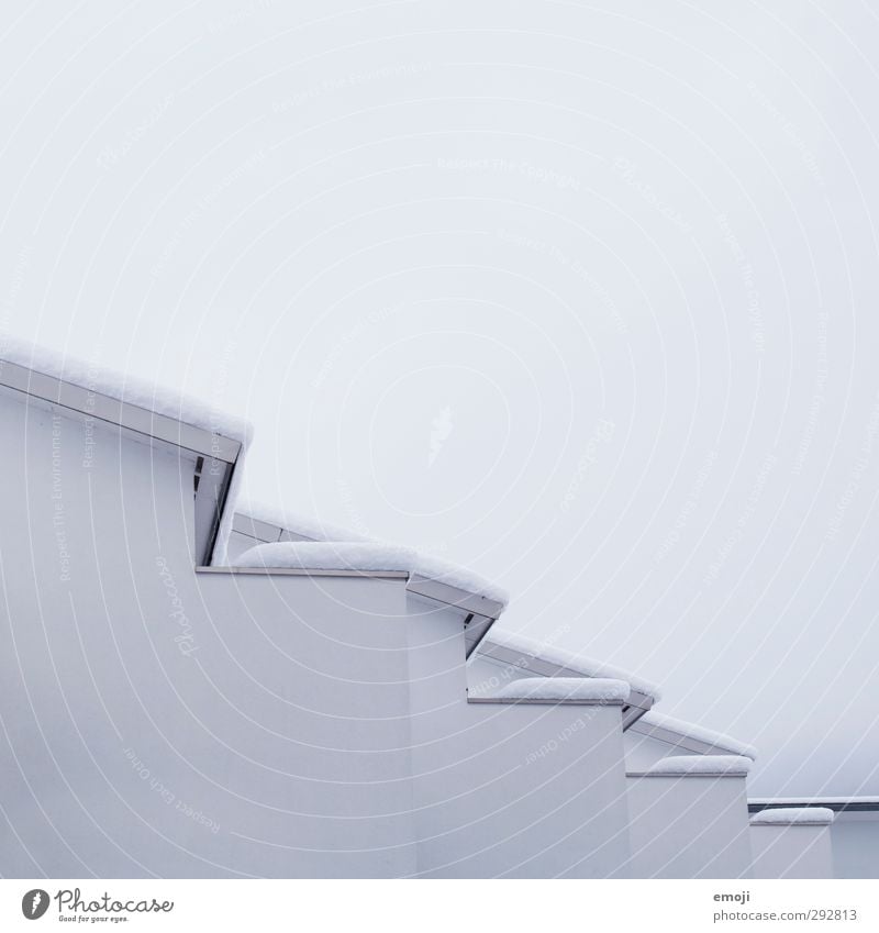 jetzt mal zackig! Umwelt Natur Himmel Winter Schnee Haus Mauer Wand Fassade Dach kalt weiß Mehrfamilienhaus Farbfoto Gedeckte Farben Außenaufnahme Menschenleer