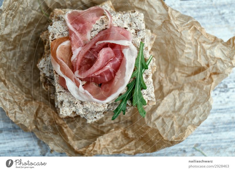 Knäckebrot mit Schinken Lebensmittel Getreide Teigwaren Backwaren Kräuter & Gewürze Rucola Schinkenstreifen Ernährung Bioprodukte Italienische Küche Lifestyle