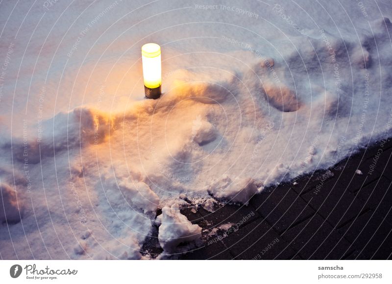 Lichtlein Kleinstadt Stadt Haus Einfamilienhaus Garten Wege & Pfade leuchten dunkel hell kalt Lampe Lampenlicht Lampendetail Beleuchtung Beleuchtungselement