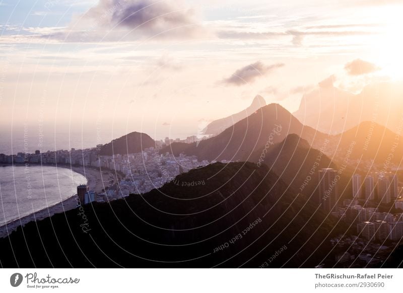 Beach Umwelt Natur Landschaft Sonne gelb gold grau violett rosa schwarz Ipanema Brasilien Copacabana Haus Strand Hügel Sonnenuntergang Gegenlicht Schatten