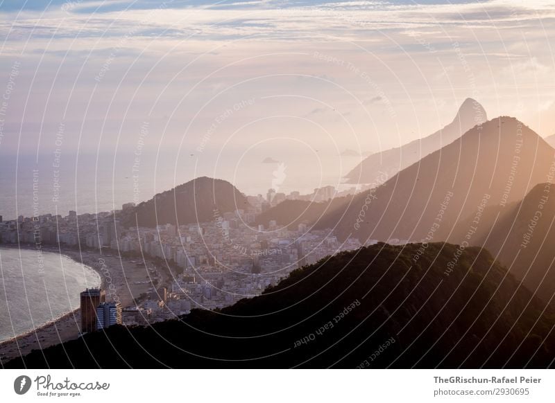 Strand Umwelt Natur Landschaft grau violett rosa schwarz silber weiß Sonnenuntergang Brasilien Rio de Janeiro Berge u. Gebirge Hügel Schatten Licht Lichtstrahl