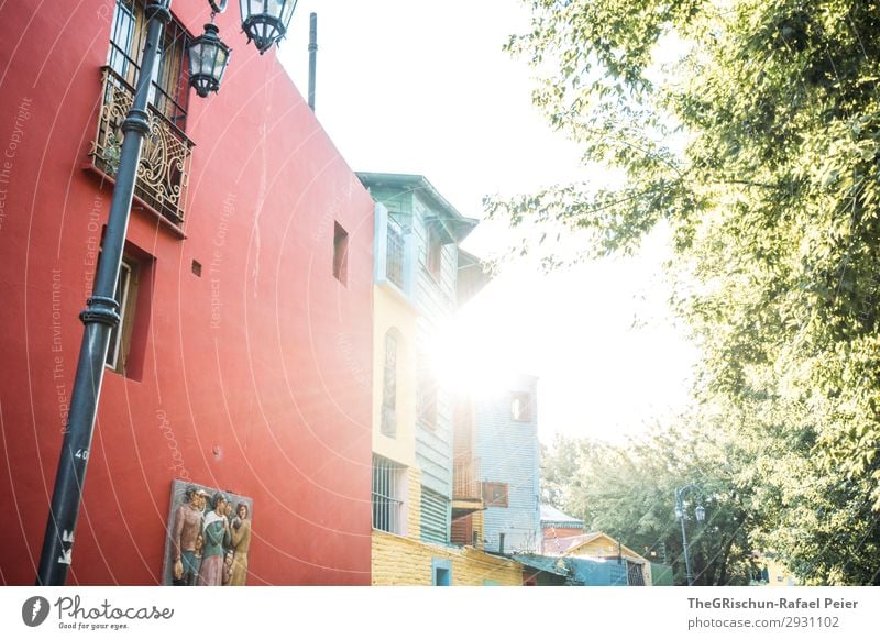 Sonnenuntergang Kleinstadt blau grün rot Gegenlicht Baum La Boca Stadtteil Buenos Aires Argentinien Farbfoto Menschenleer Dämmerung Licht Sonnenstrahlen