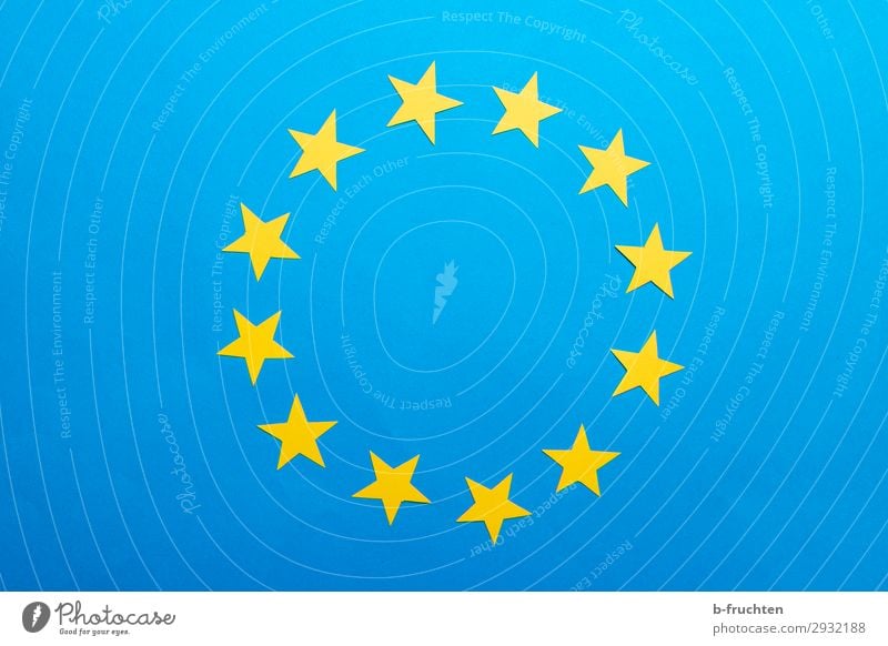 Kreis aus gelben Papiersternen Zeichen Arbeit & Erwerbstätigkeit beobachten blau Fahne Stern (Symbol) Europafahne 12 Bündnis Gesellschaft (Soziologie) Farbfoto