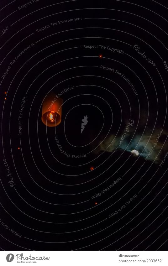 Laternen am Nachthimmel bei Vollmond schön Ferien & Urlaub & Reisen Lampe Feste & Feiern Kunst Kultur Himmel Wolken Architektur Straße alt dunkel hell blau gelb