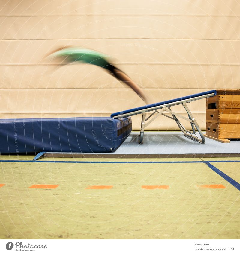 Flugparabel Lifestyle Freude Sport Sportler Mensch Kind Jugendliche Körper 1 Bewegung fliegen springen hoch Geschwindigkeit Trampolin sprunghaft Matten Ecke