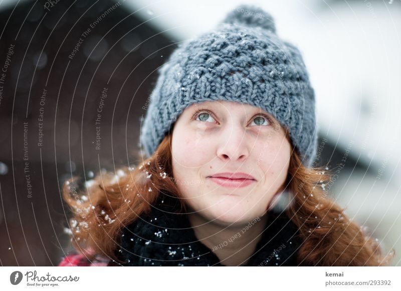 Gutes und Schnee von oben Ferien & Urlaub & Reisen Winter Winterurlaub Mensch feminin Junge Frau Jugendliche Leben Kopf Haare & Frisuren Gesicht Auge Nase Mund