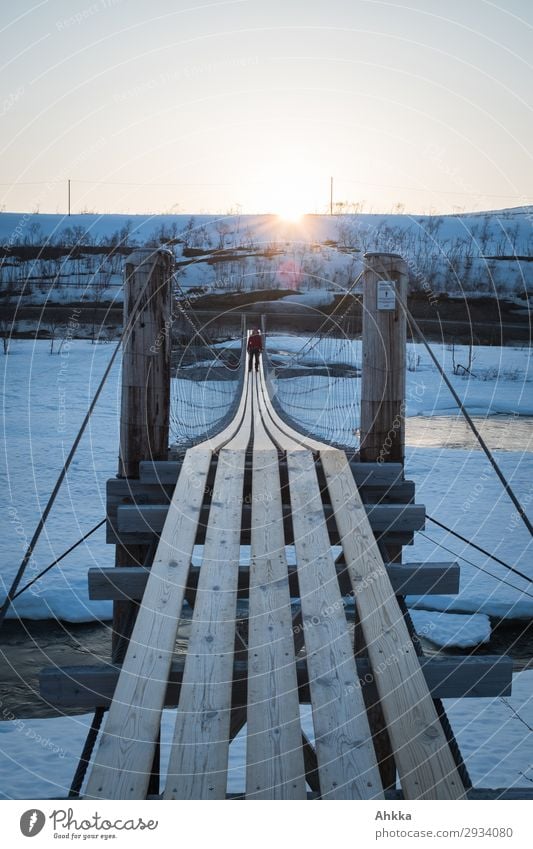 Exit Abenteuer Freiheit 1 Mensch Sonne Sonnenaufgang Sonnenuntergang Winter Eis Frost Fluss Norwegen Brücke Holz Erfolg Mut Leidenschaft Stress Entschlossenheit