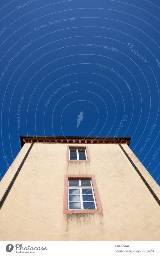 Blaugelb Luft Himmel Stadt Altstadt Haus Burg oder Schloss Turm Bauwerk Gebäude Architektur Mauer Wand Fassade Fenster Dach eckig hoch blau Fensterscheibe alt