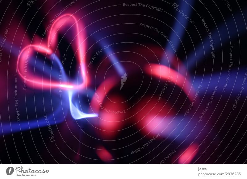 herzschlag Technik & Technologie Wissenschaften Fortschritt Zukunft High-Tech Energiewirtschaft Glas Herz heiß hell blau rot Liebe Plasmaglobus Farbfoto