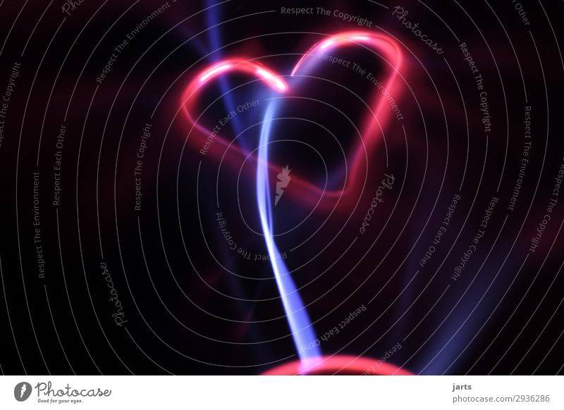 elektrisiert II High-Tech Herz leuchten außergewöhnlich heiß Kraft Energie Liebe Plasmaglobus Blitzkugel Farbfoto Innenaufnahme Studioaufnahme Nahaufnahme