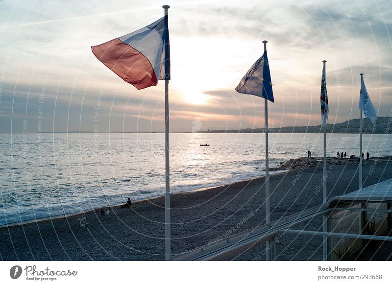 NIzza Sonnenuntergang Erholung ruhig Angeln Spaziergang Städtereise Sand Himmel Wolken Sonnenaufgang Herbst Wind Felsen Küste Meer Mittelmeer Stein Nizza