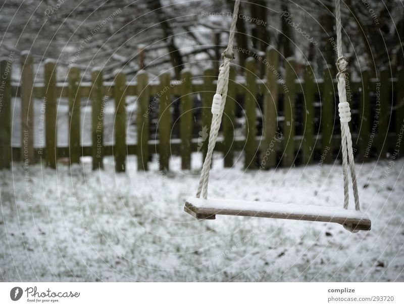 Arbeitslos Freude Freizeit & Hobby Spielen Winter Schnee Wohnung Garten Spielplatz schaukeln Idylle einzigartig innovativ Inspiration Schaukel Zaun Baumstamm