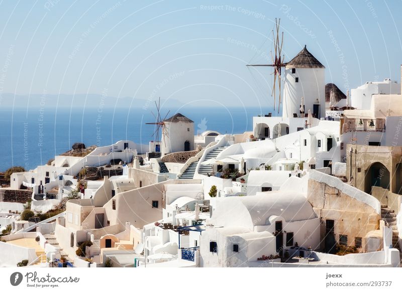 Flaute Himmel Horizont Sonnenlicht Sommer Schönes Wetter Insel Santorin Thira Griechenland Kleinstadt überbevölkert Haus Traumhaus Hütte Turm Windmühle Mauer