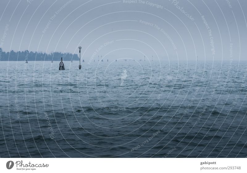 endlos trüb Wetter schlechtes Wetter Wind Nebel Wellen Bucht Meer Adria Venedig dunkel trist blau Unendlichkeit kalt Wasseroberfläche ungemütlich