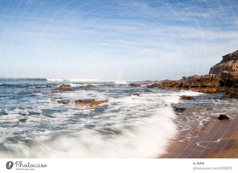 . Umwelt Natur Landschaft Urelemente Sand Wasser Himmel Wolken Horizont Sommer Schönes Wetter Felsen Wellen Küste Strand Bucht Riff Meer blau braun Fernweh rein