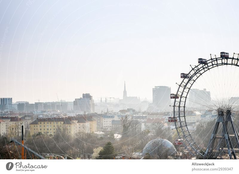 Wiener Skyline vom Prater Europa Österreich Riesenrad Jahrmarkt Nebel Dunst Stadt Städtereise Sightseeing Ferien & Urlaub & Reisen Reisefotografie kalt frisch