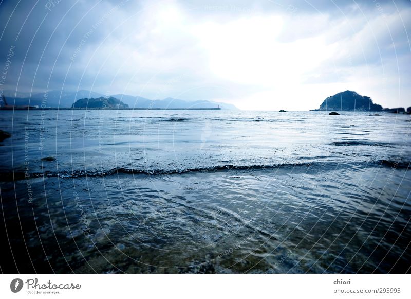 Nami Ausflug Freiheit Sightseeing Strand Wellen Kunst Gemälde Kino Wasser Horizont Winter Schönes Wetter Küste Meer ästhetisch authentisch gigantisch