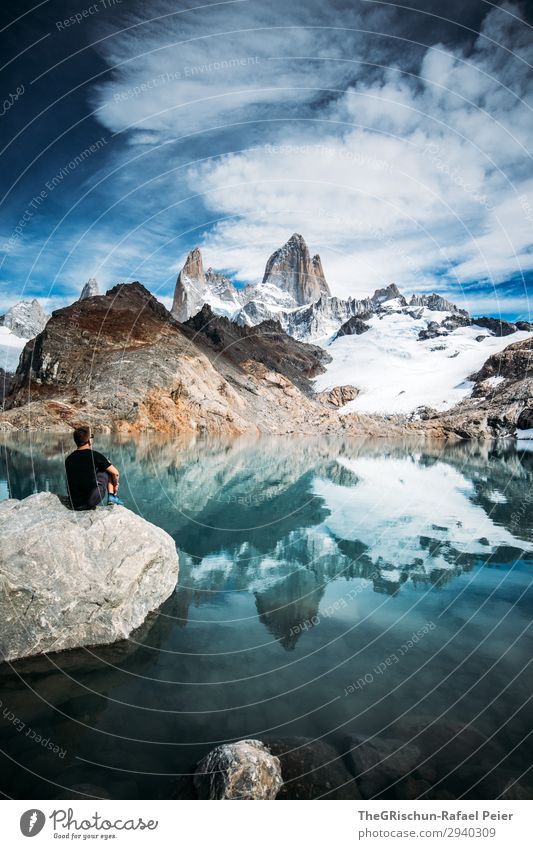 Mann vor See und Berg - Fitz Roy Natur blau grau schwarz türkis weiß Lagune lagune de los tres staunen Erholung genießen Stein steinig Reflexion & Spiegelung