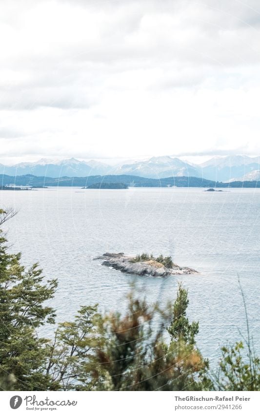 Bariloche Natur Landschaft blau weiß See Argentinien bariloche Insel Baum Berge u. Gebirge Wolken Ferne Aussicht Farbfoto Menschenleer Textfreiraum oben