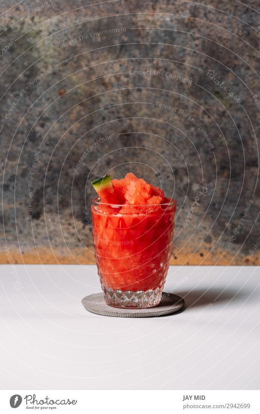 Gefrorene Wassermelone Daiquiri Frucht Bioprodukte Vegetarische Ernährung Diät Saft Alkohol Sommer frisch rot weiß daiquiri Cocktail gefroren Rum heimwärts