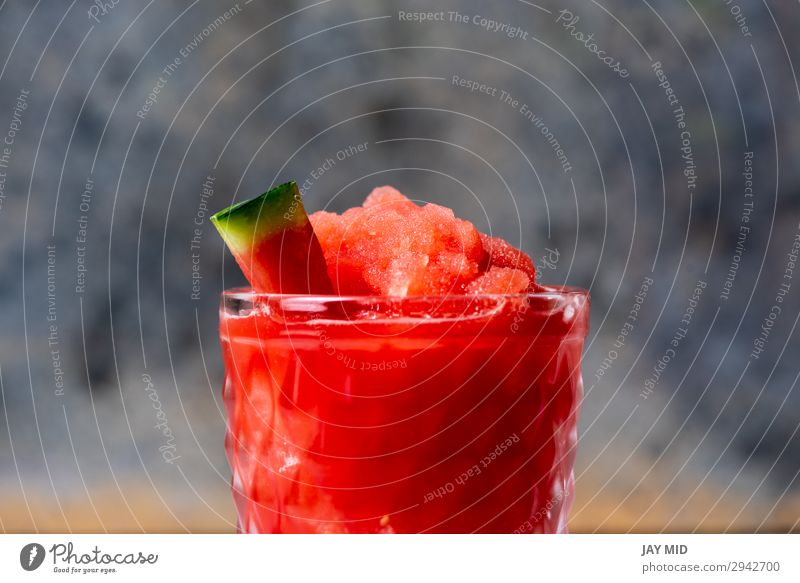 Gefrorene Wassermelone Daiquiri Lebensmittel Frucht Bioprodukte Erfrischungsgetränk Saft Alkohol Sommer rot weiß daiquiri Cocktail gefroren Rum heimwärts