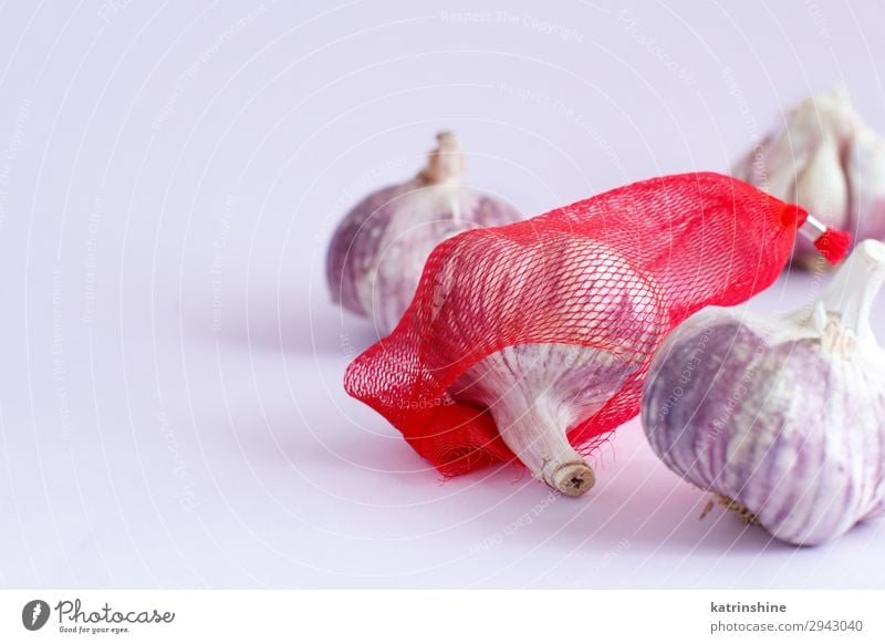 Frischer Knoblauch auf pastellfarbenem Hintergrund Gemüse Kräuter & Gewürze Vegetarische Ernährung frisch Verfall Knolle ingrerient hellrosa Gewürznelke Pastell