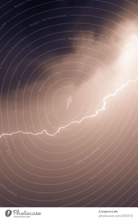 Donnerwetter! Umwelt Natur Urelemente Himmel Wolken Gewitterwolken Nachthimmel Horizont Sommer Klima Wetter schlechtes Wetter Unwetter Wind Sturm Blitze