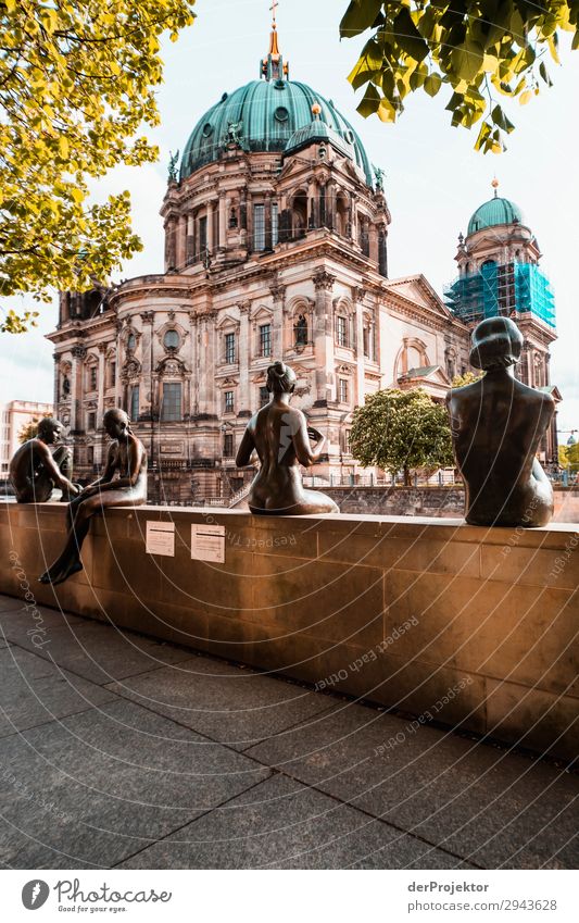 Skulpuren an der Spree in Berlin: Drei Mädchen und ein Knabe V Berlin_Aufnahmen_2019 berlin berlinerwasser derProjektor dieprojektoren farys joerg farys ngo