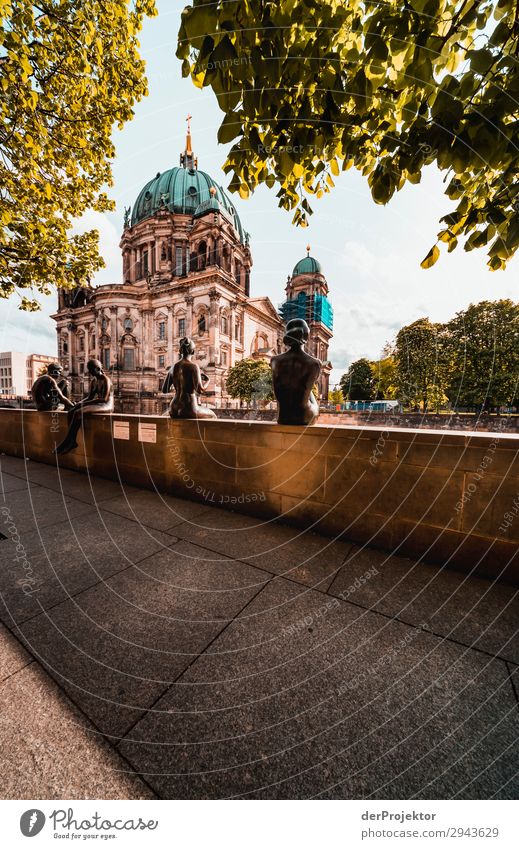 Skulpuren an der Spree in Berlin: Drei Mädchen und ein Knabe VI Berlin_Aufnahmen_2019 berlin berlinerwasser derProjektor dieprojektoren farys joerg farys ngo