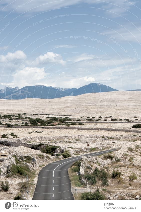 still a long way to go. Umwelt Landschaft Himmel Sommer Schönes Wetter Wärme Dürre Sträucher Berge u. Gebirge Velebit authentisch außergewöhnlich hell schön