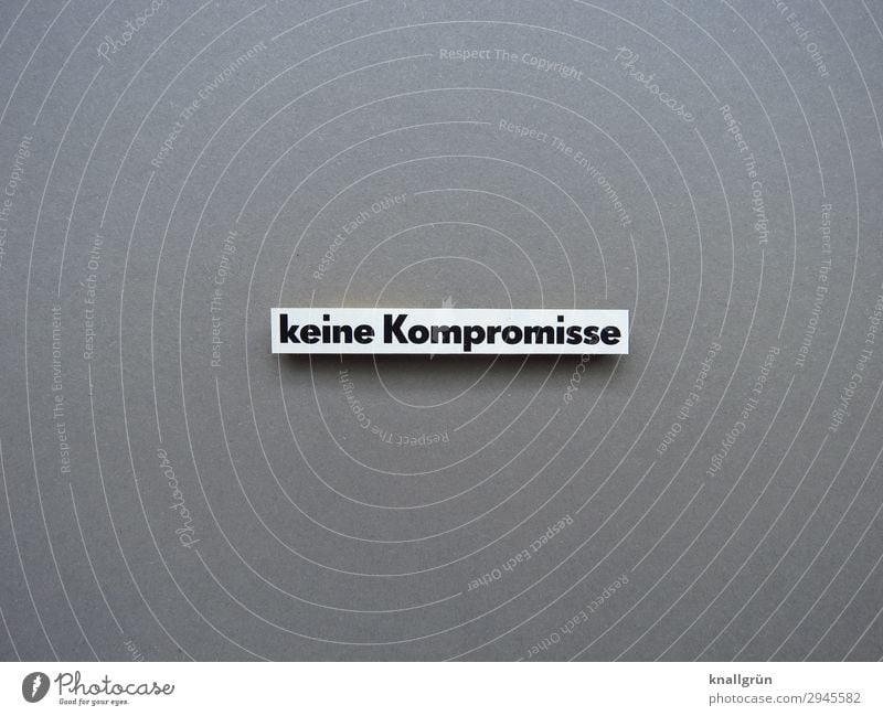 Keine Kompromisse kompromisslos strikt Regel Vorschrift stur Geradlinigkeit Erwartung hart Buchstaben Wort Typographie Text Letter Sprache Lateinisches Alphabet