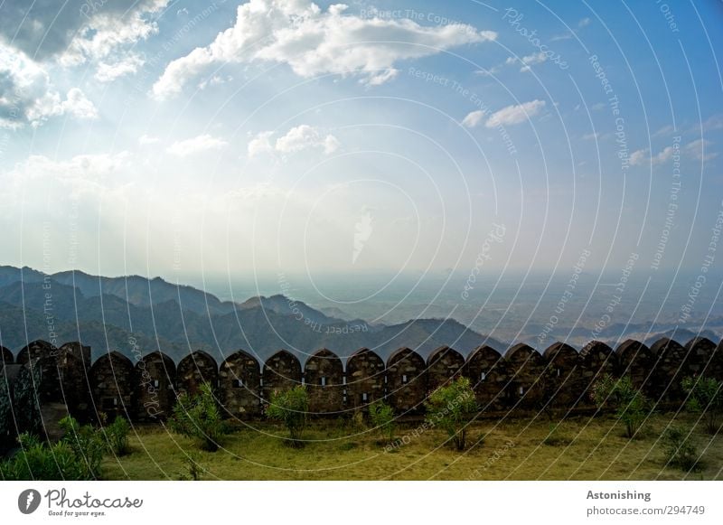 über den Zinnen Umwelt Natur Landschaft Pflanze Luft Himmel Wolken Horizont Sonnenlicht Frühling Wetter Schönes Wetter Wärme Gras Sträucher Wiese Hügel Felsen